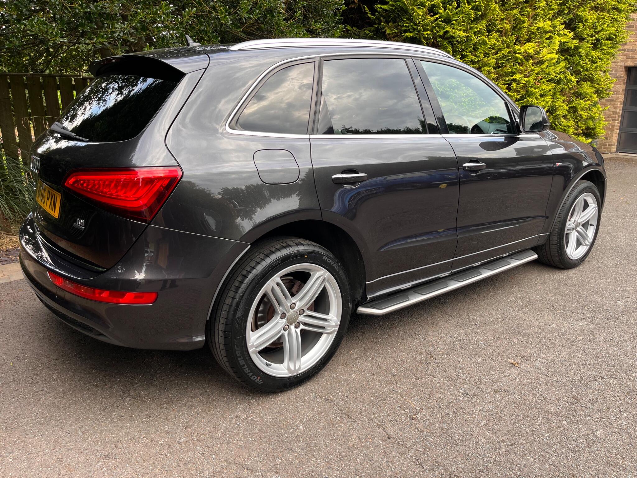 Audi Q5 view 16