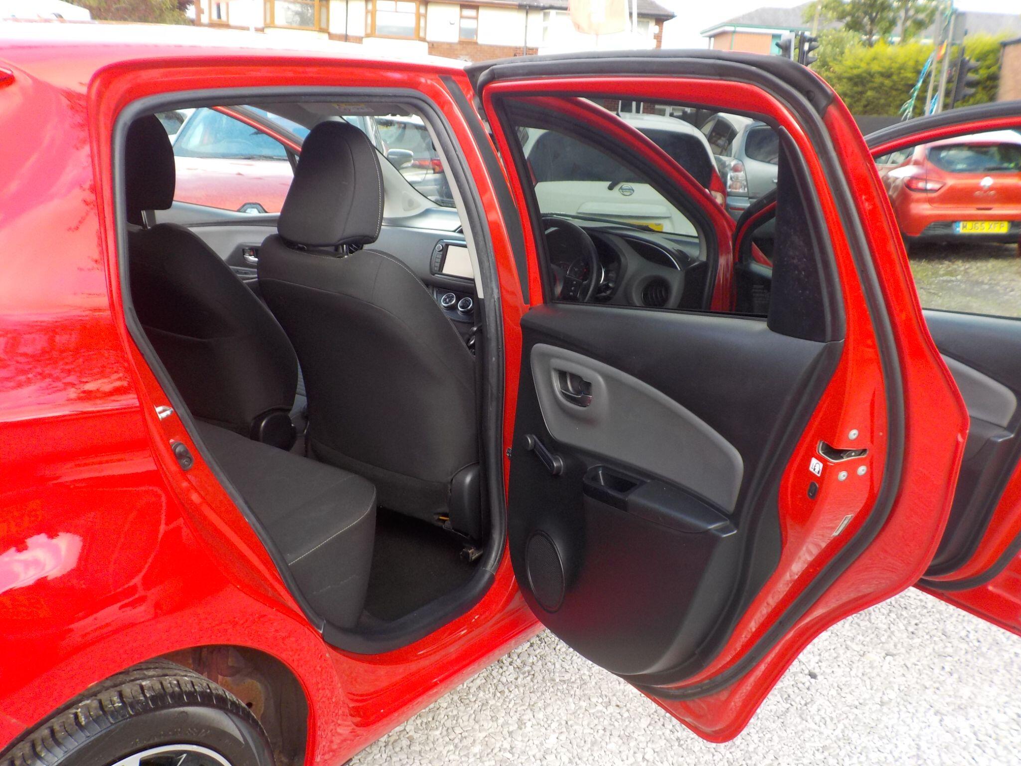 Toyota Yaris 1.33 Dual VVT-i Design Euro 6 5dr