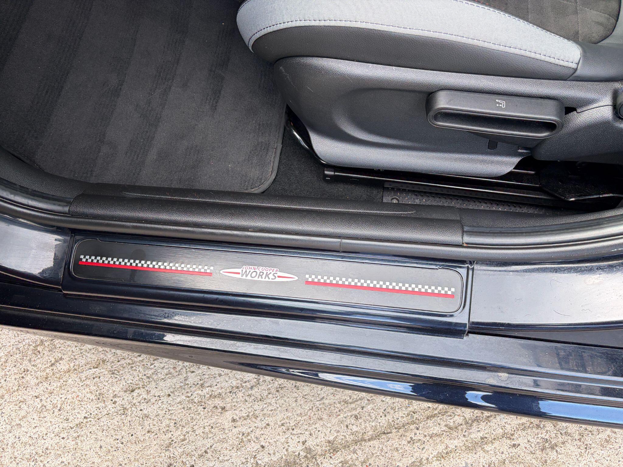 Mini Hatch view 31