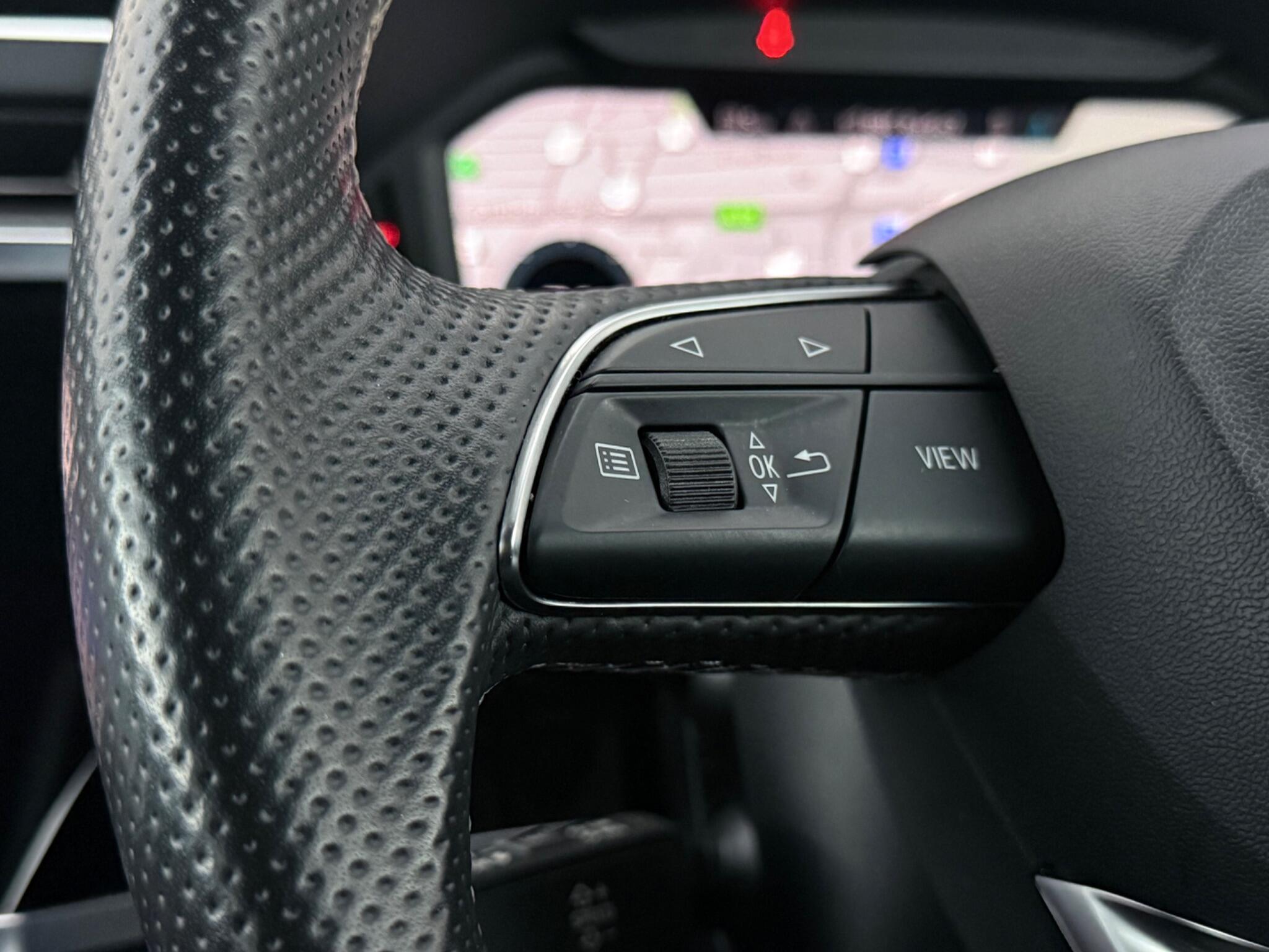 Audi Q3 view 15