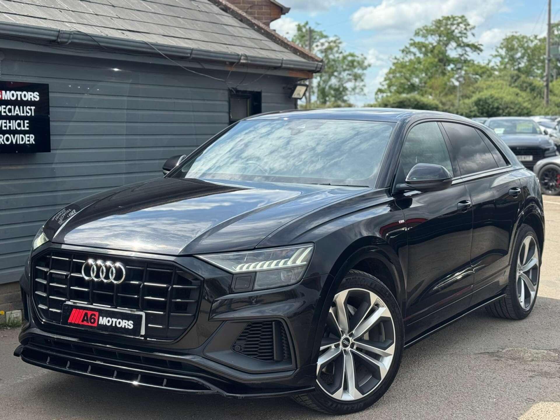 Audi Q8 view 17