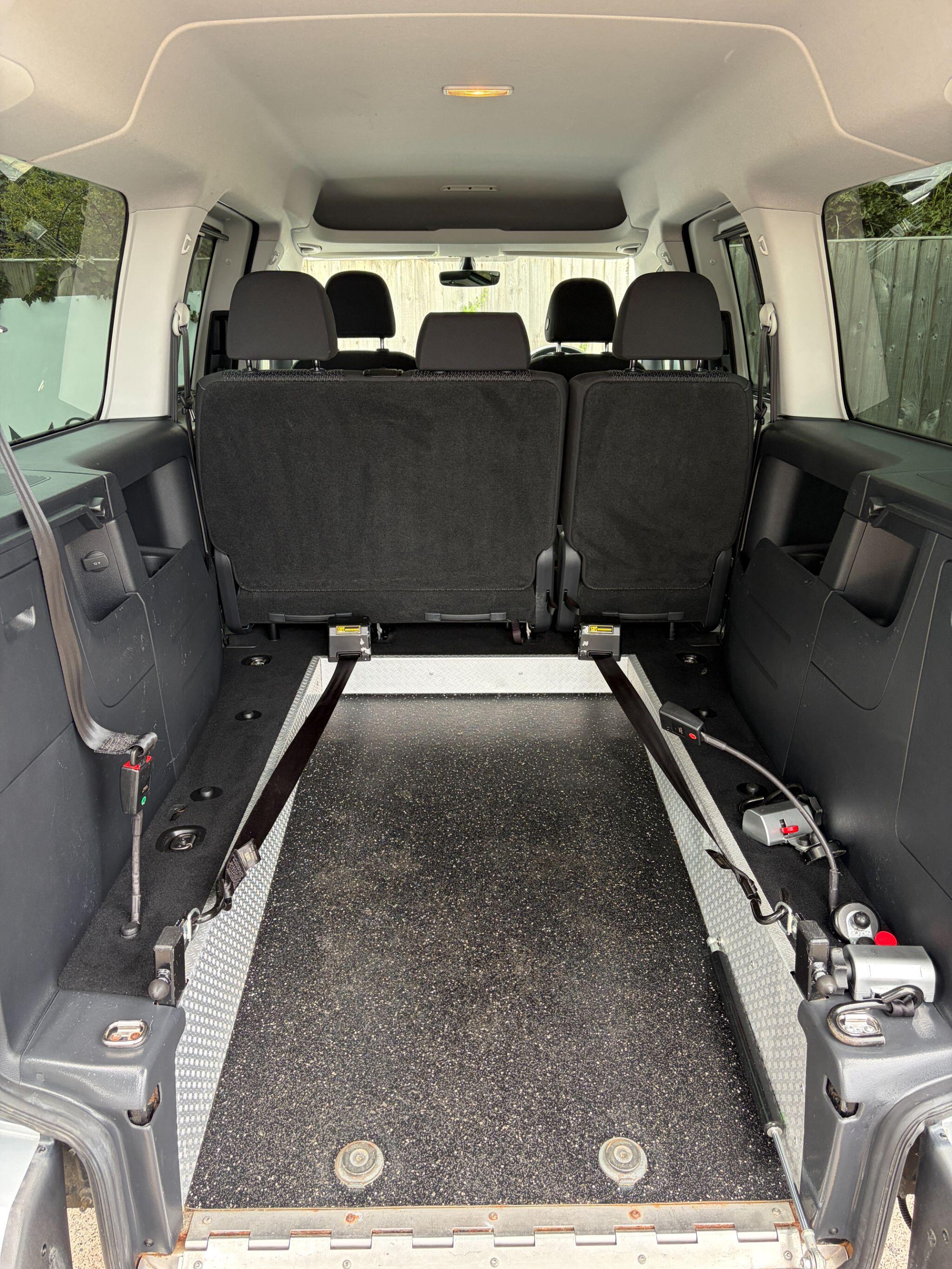 Volkswagen Caddy Maxi Life view 21
