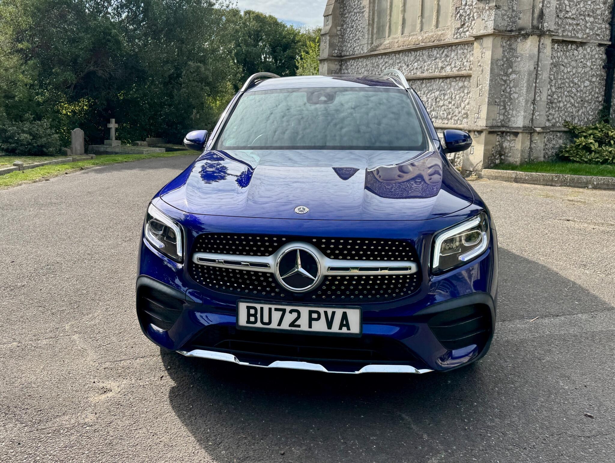 Mercedes-Benz GLB view 3