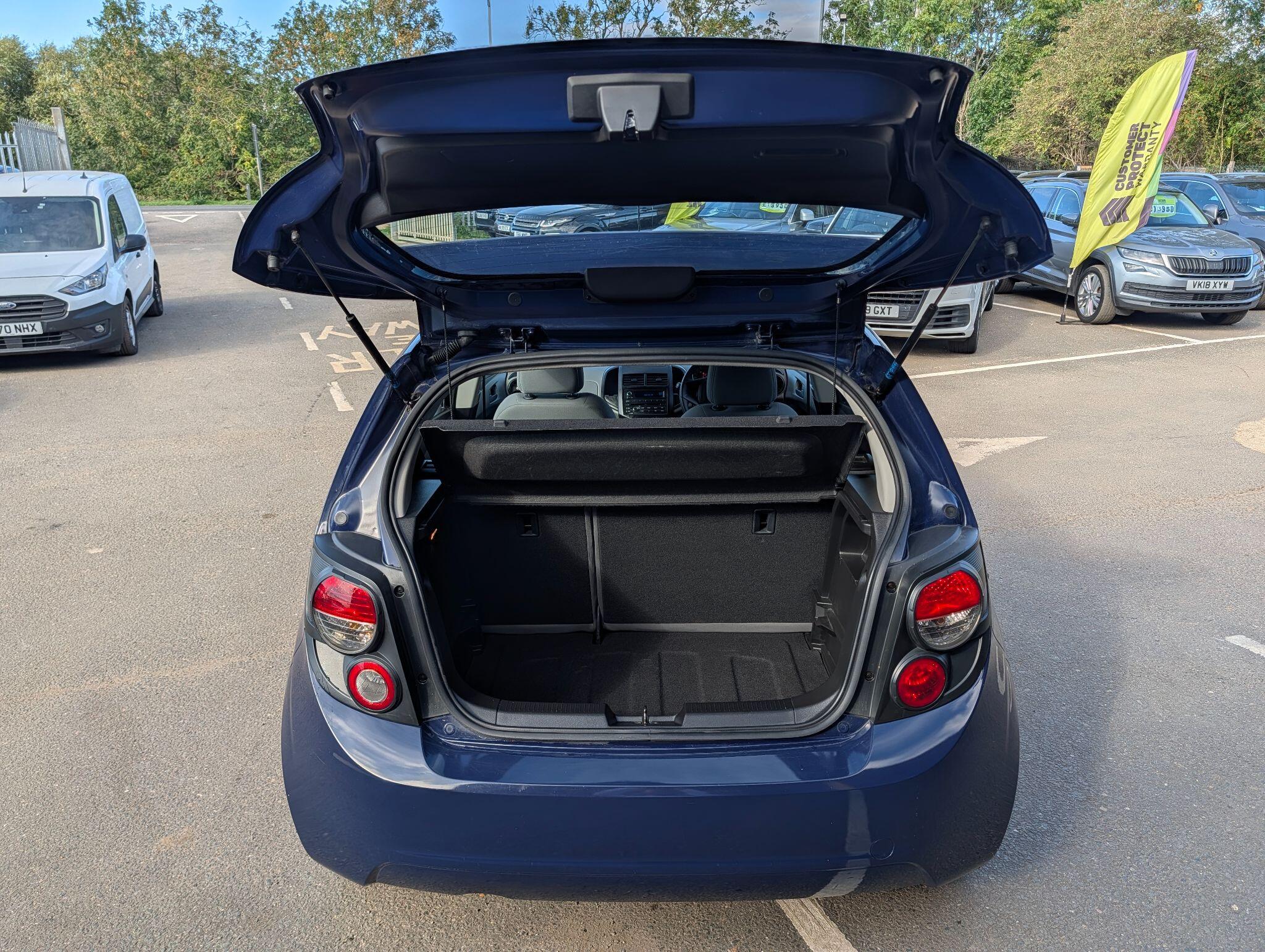 Chevrolet Aveo view 19