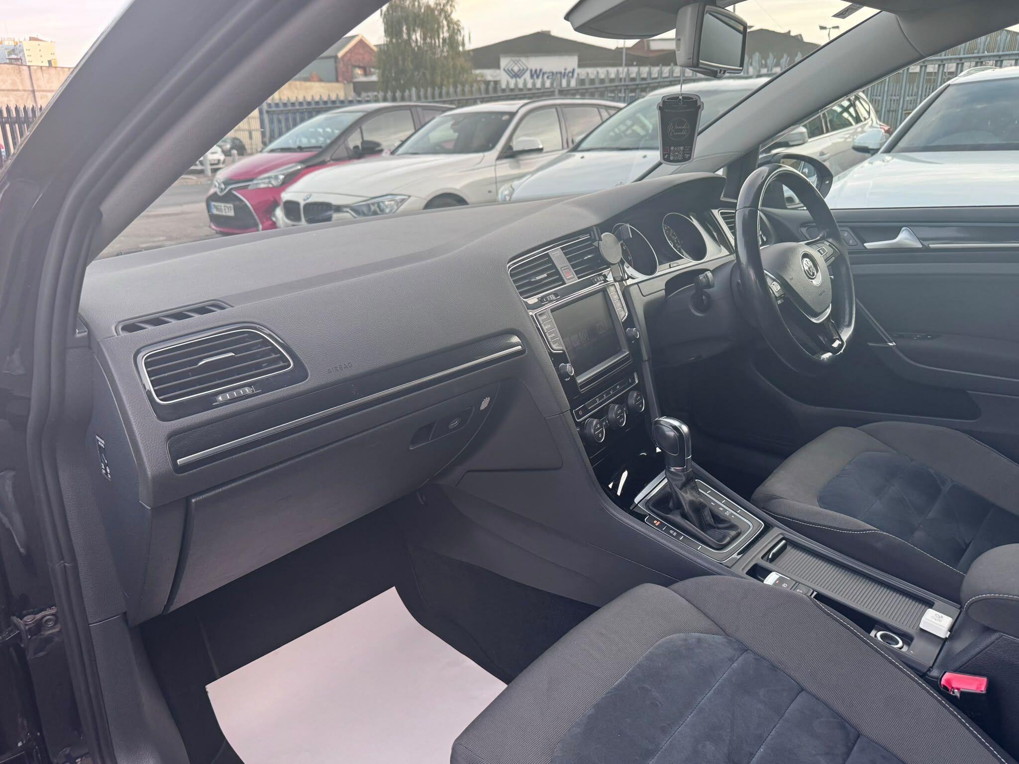 Volkswagen Golf view 14