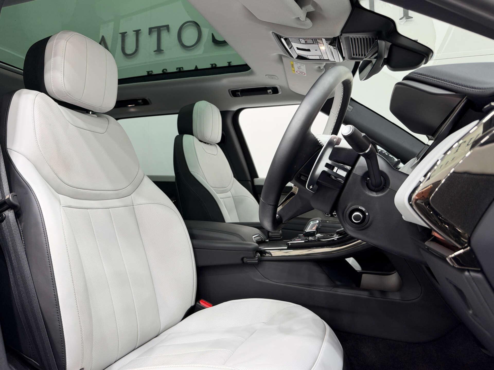 Land Rover Range Rover Sport view 2