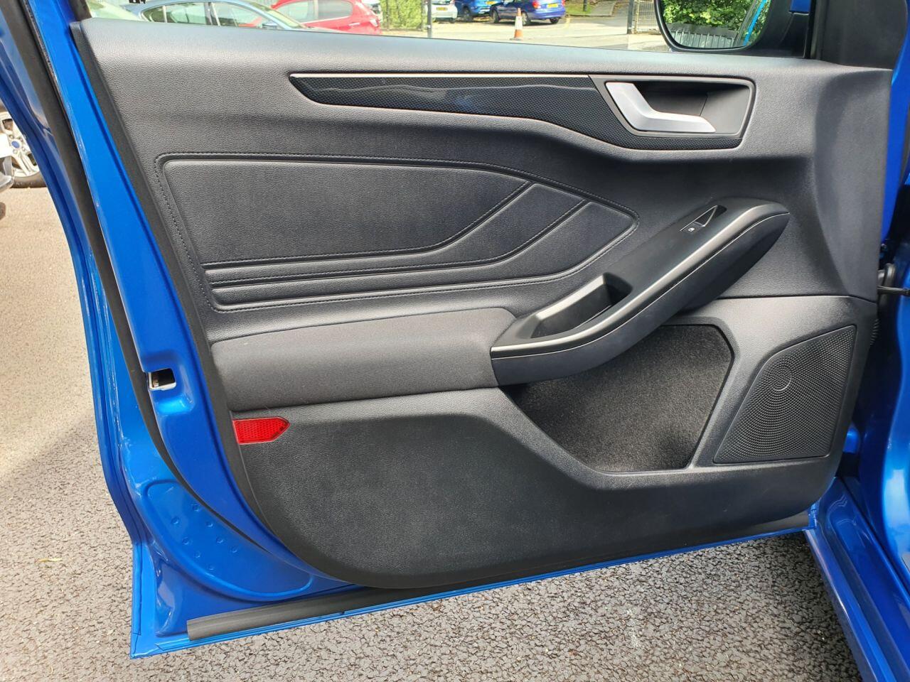 Ford Focus view 25