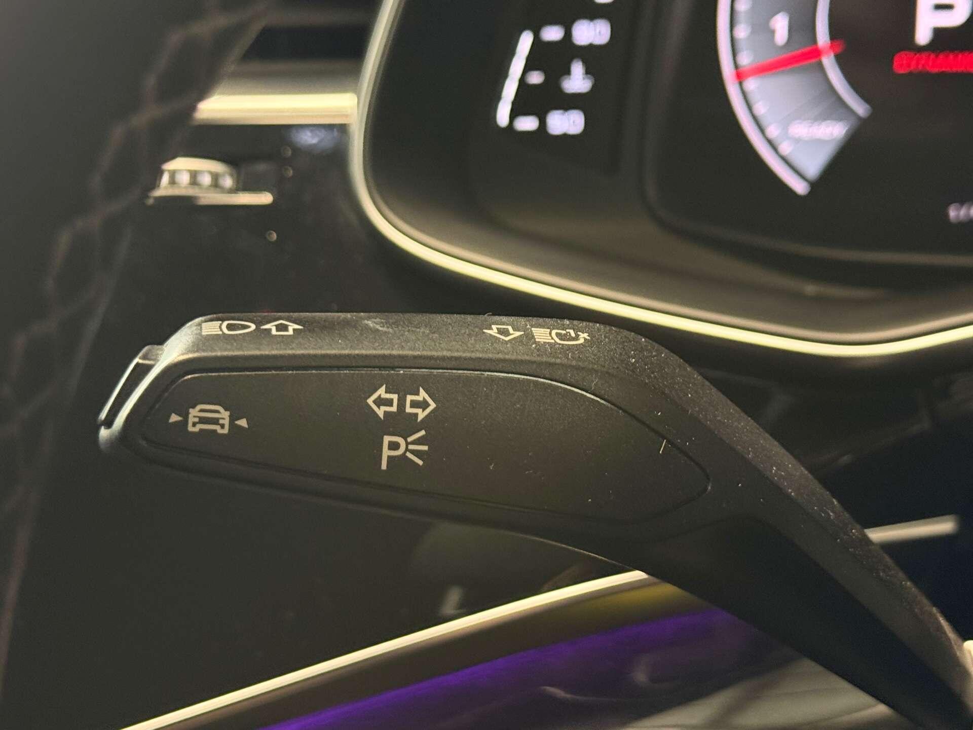 Audi Q8 view 44