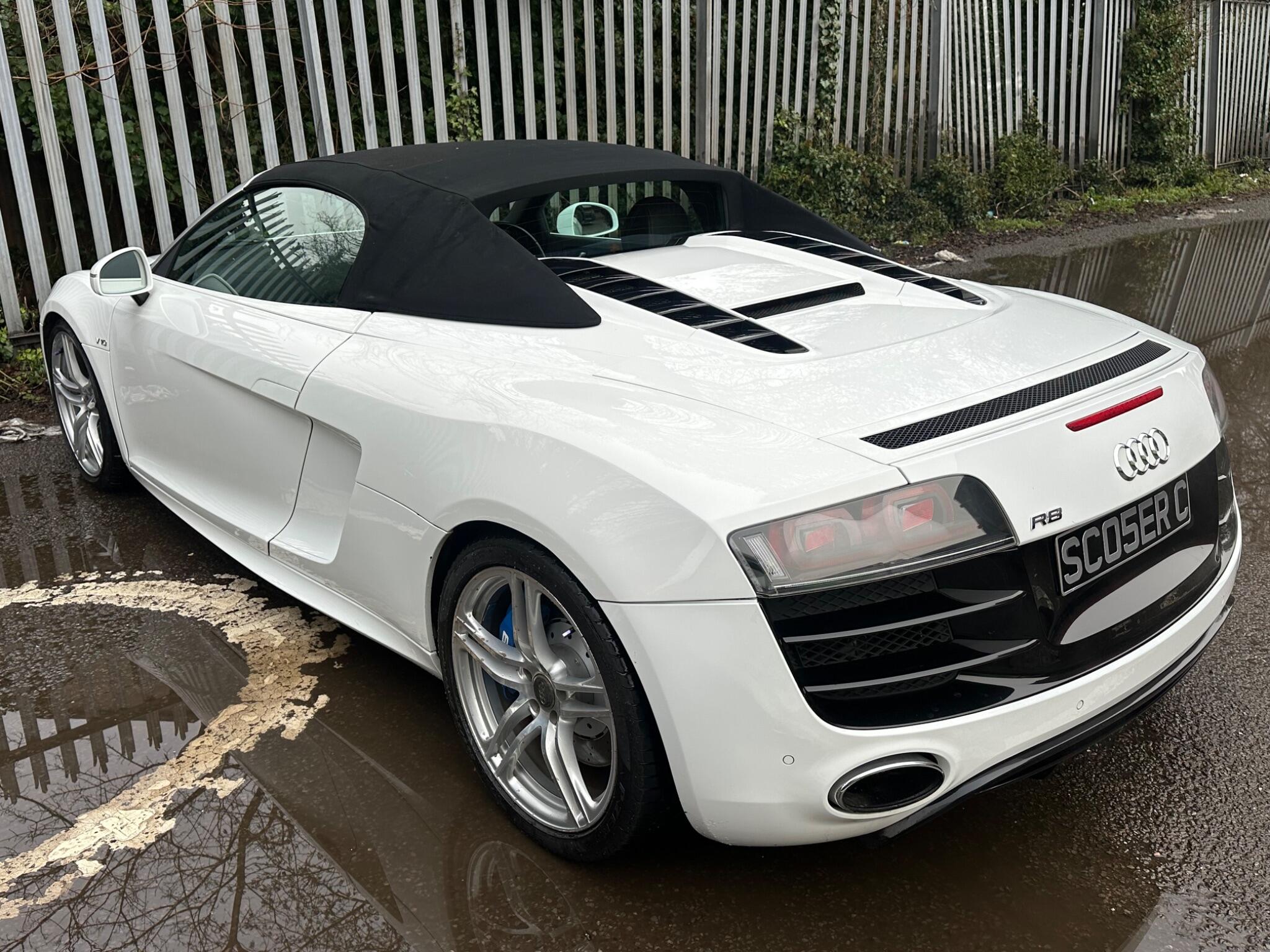 Audi R8 view 9