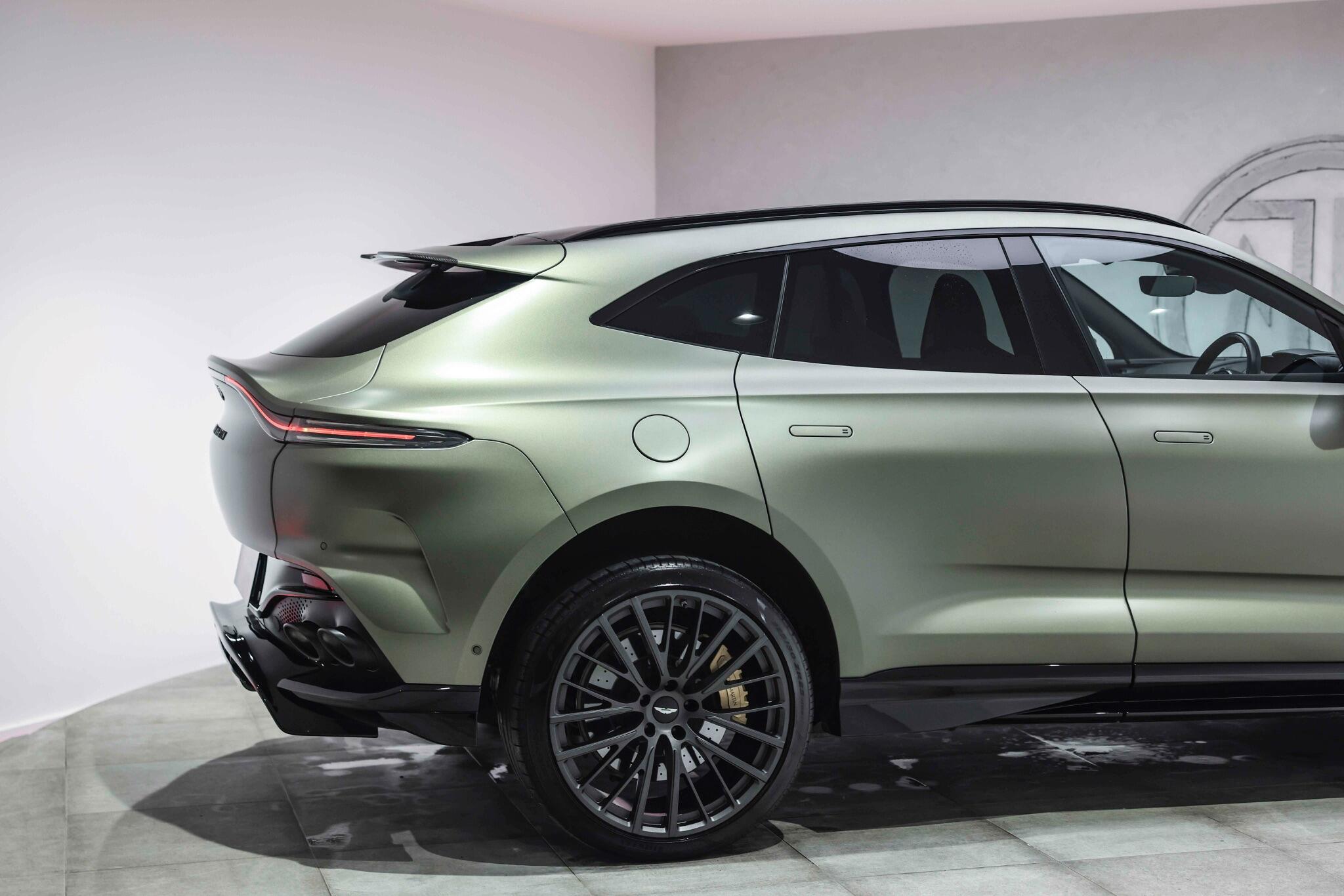 Aston Martin DBX view 19