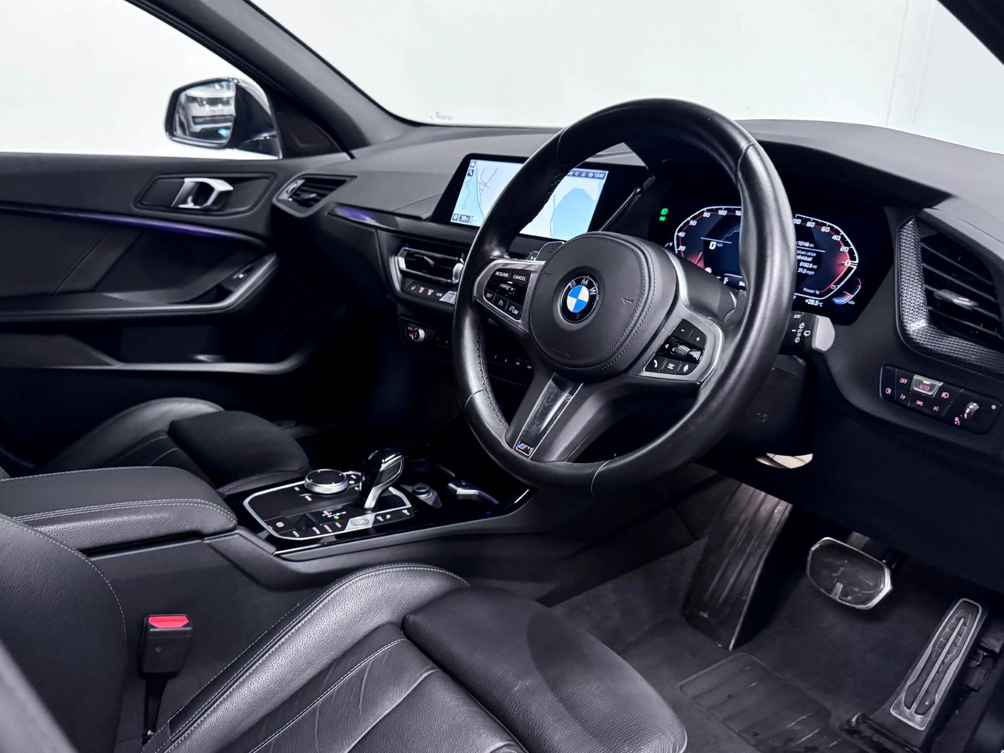 BMW 1 Series view 24