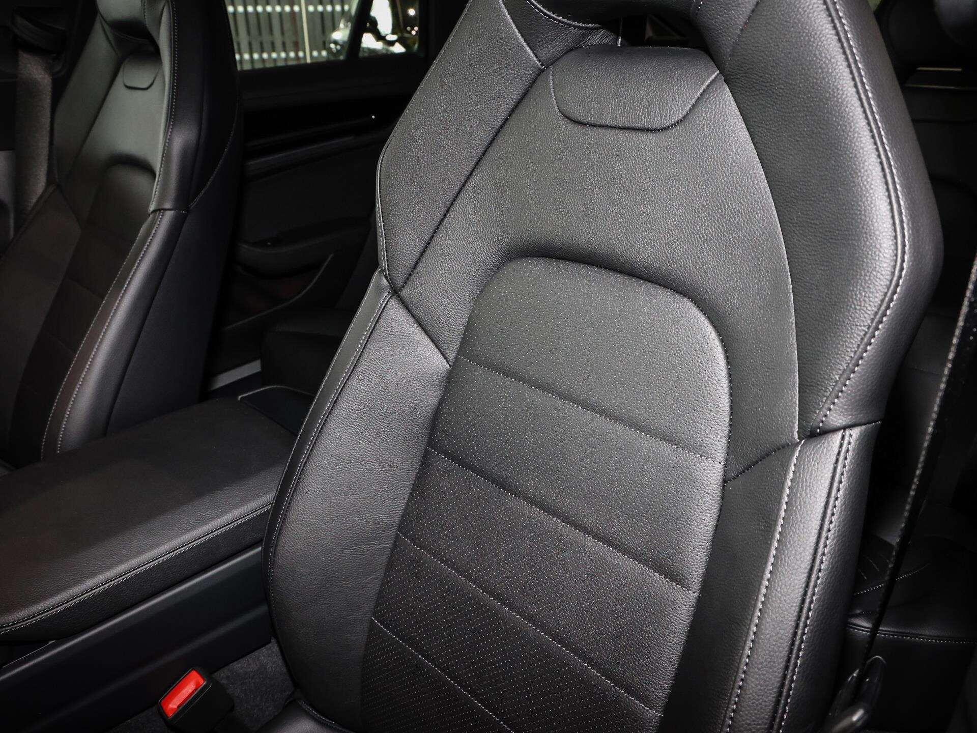 Porsche Panamera view 13