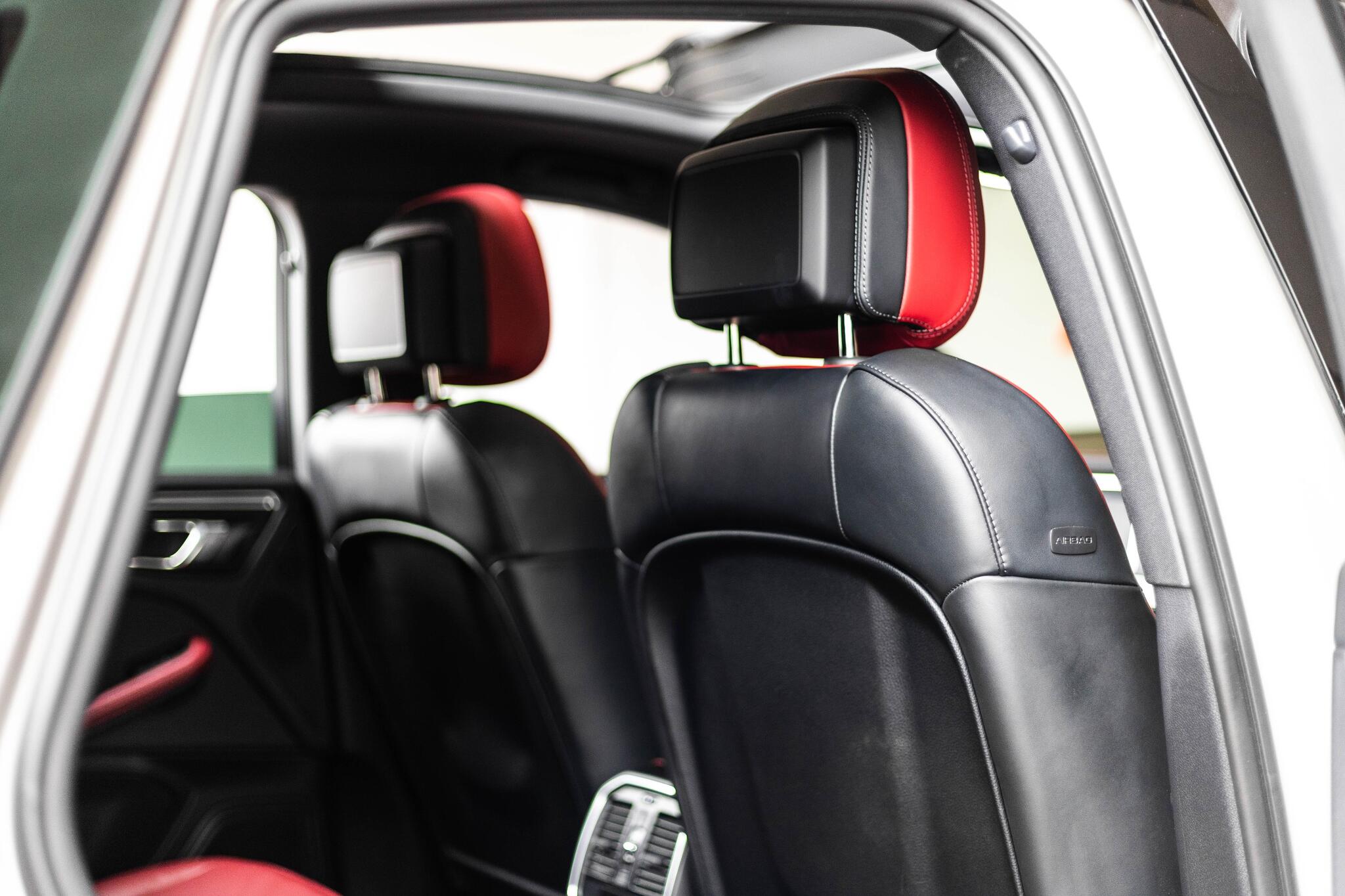 Porsche Macan view 16