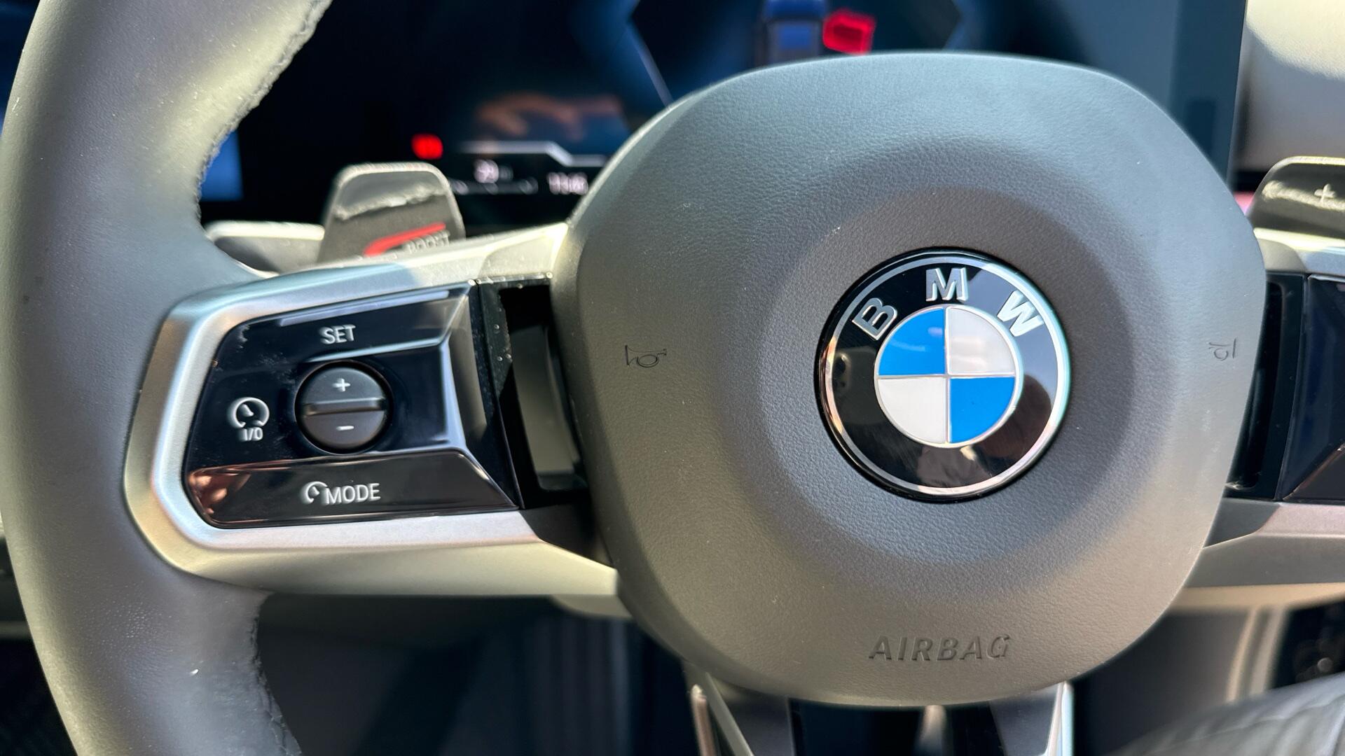 BMW 5 Series view 17