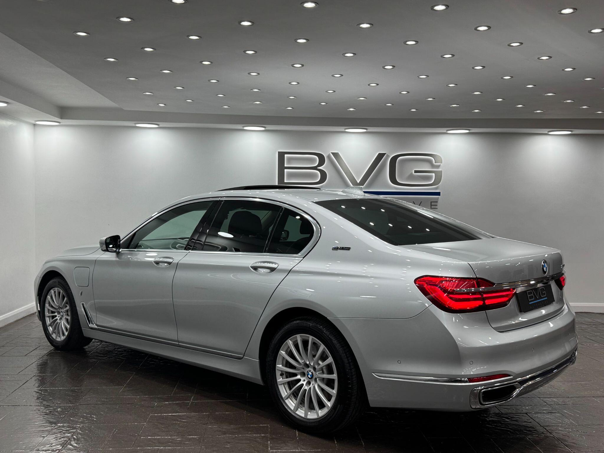 BMW 7 Series view 15
