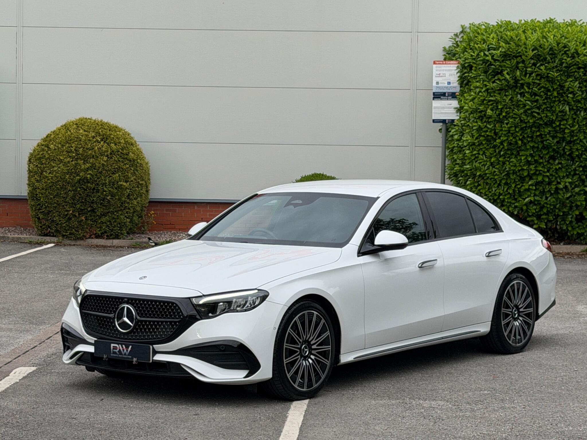 Mercedes-Benz E Class view 24