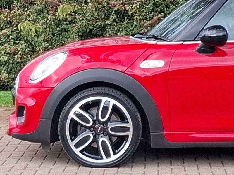 MINI Convertible view 19