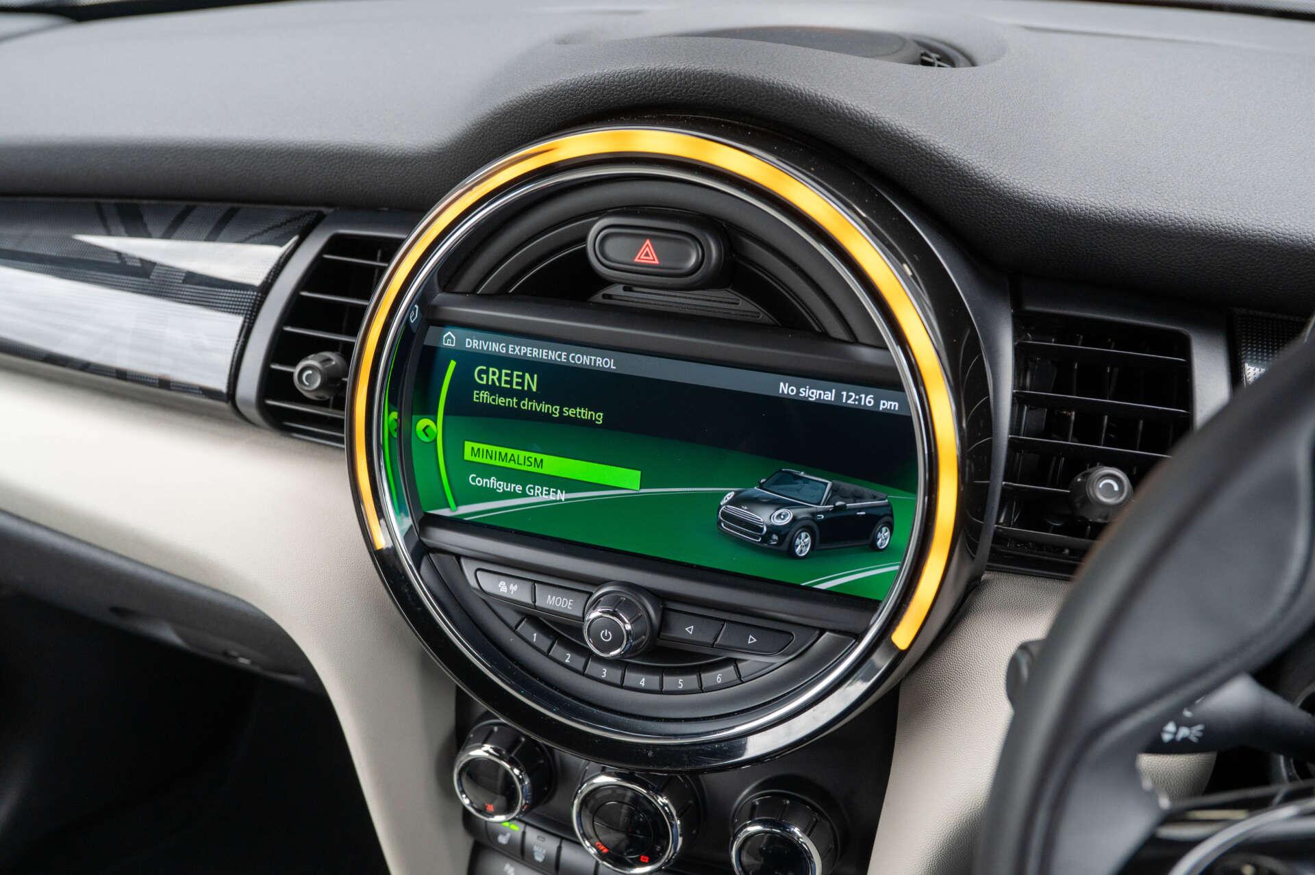 Mini Convertible view 27