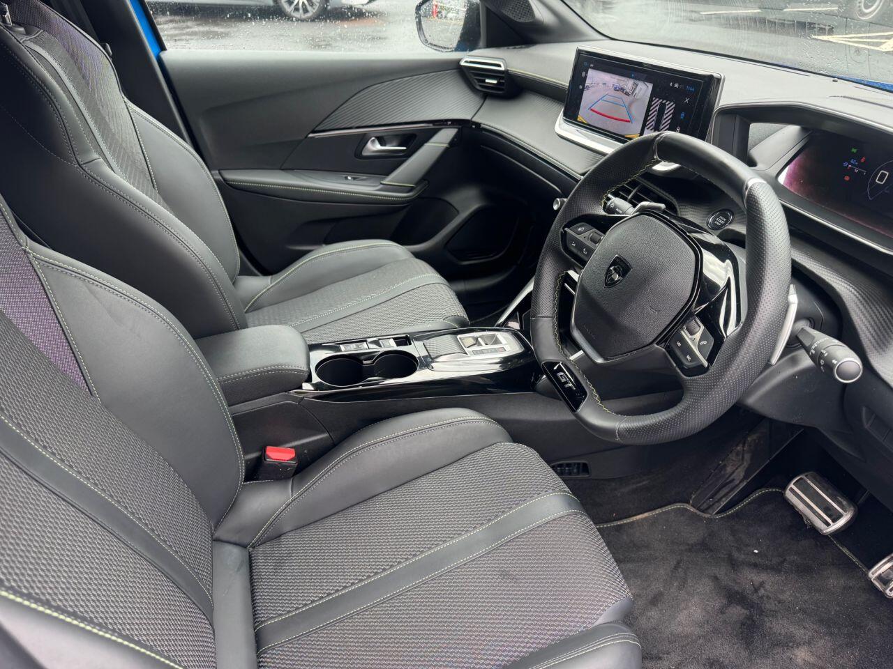 Peugeot 208 view 17