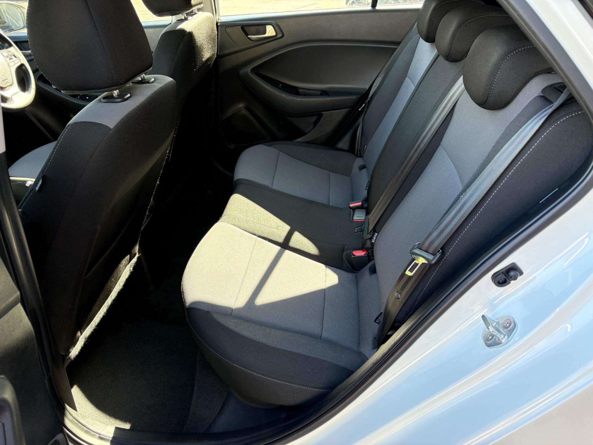 Hyundai i20 view 17
