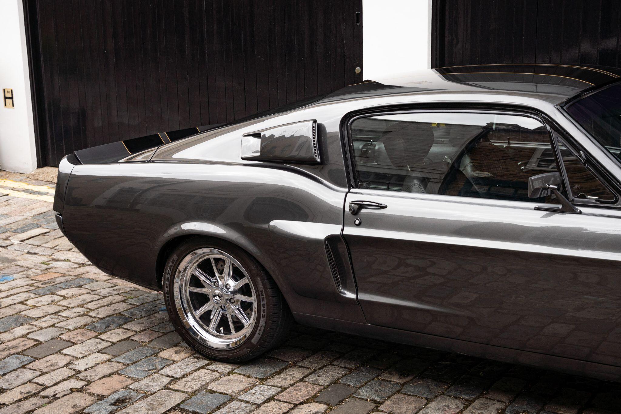 Ford Mustang view 48