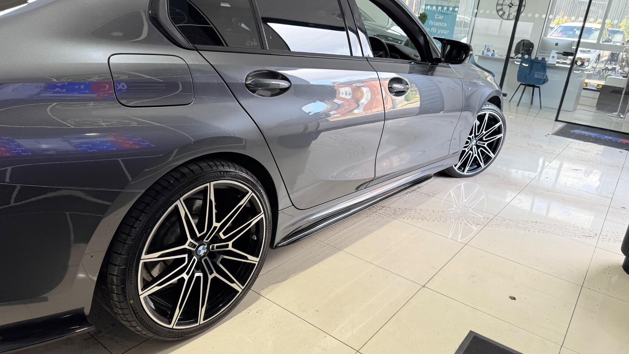 BMW 3 Series view 26