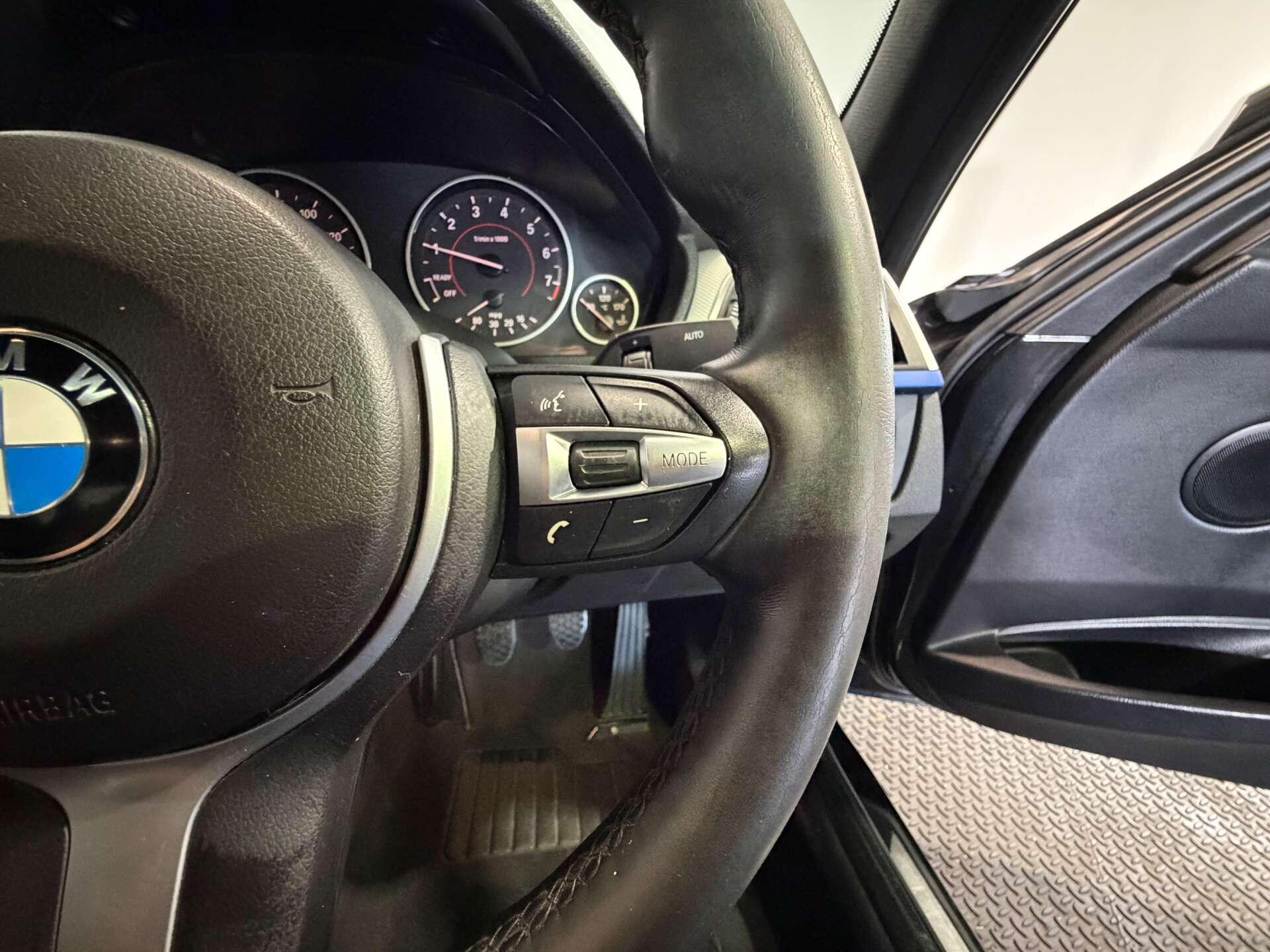 BMW 3 Series view 24