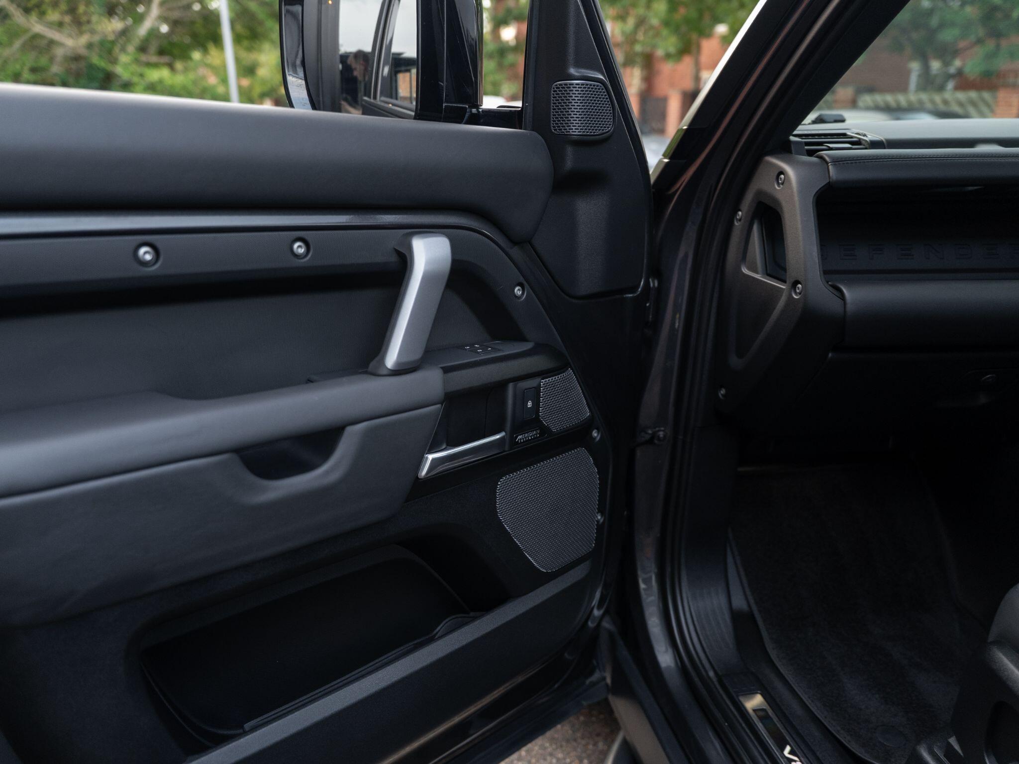 Land Rover Defender view 48