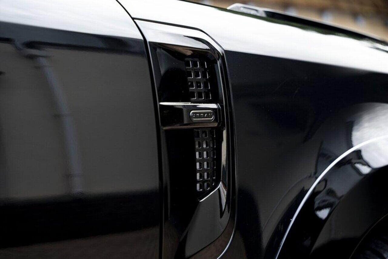 Land Rover Defender view 19