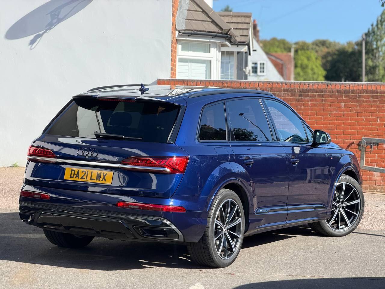Audi Q7 view 60