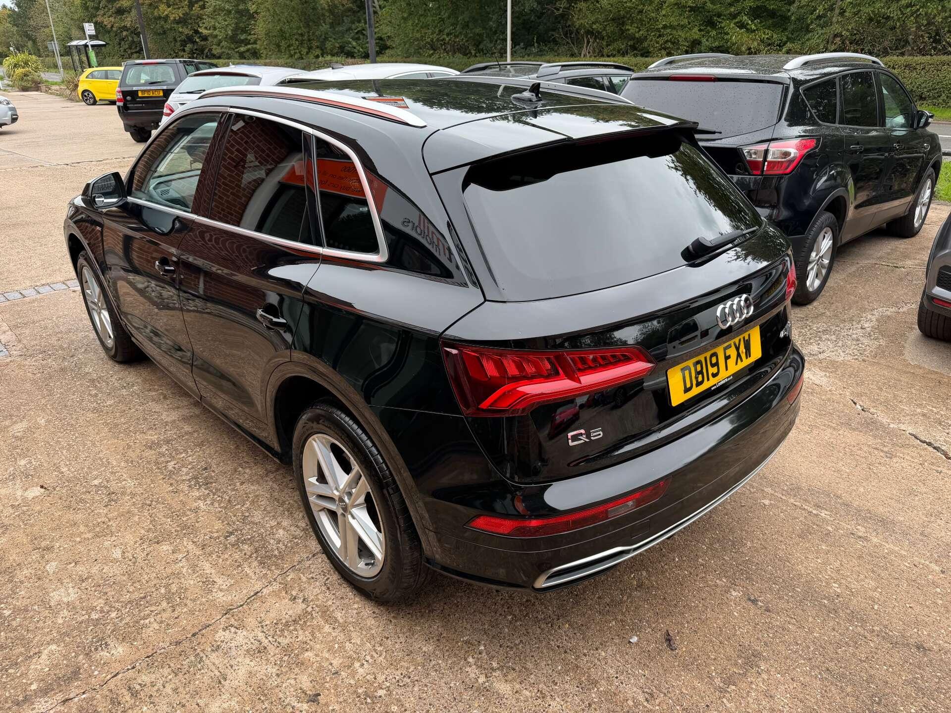 Audi Q5 view 16