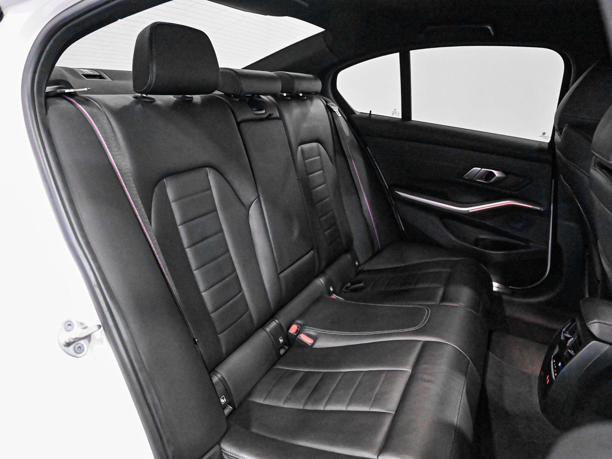 BMW 3 Series view 30