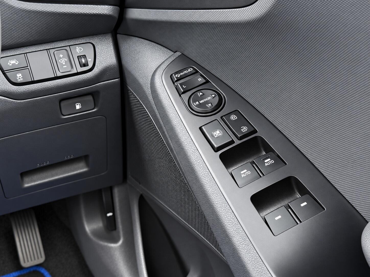 Hyundai Ioniq view 20