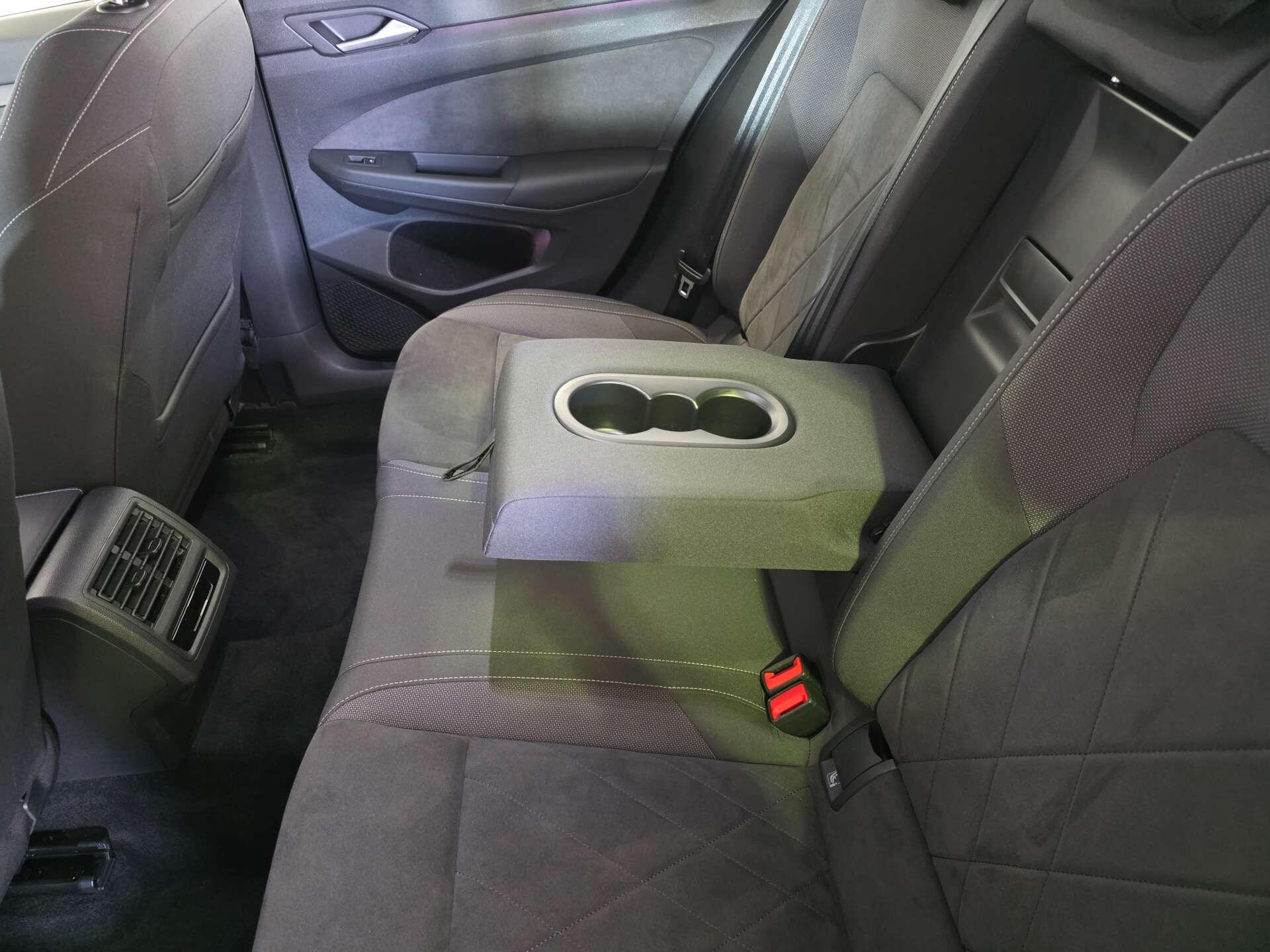 Volkswagen Golf view 54
