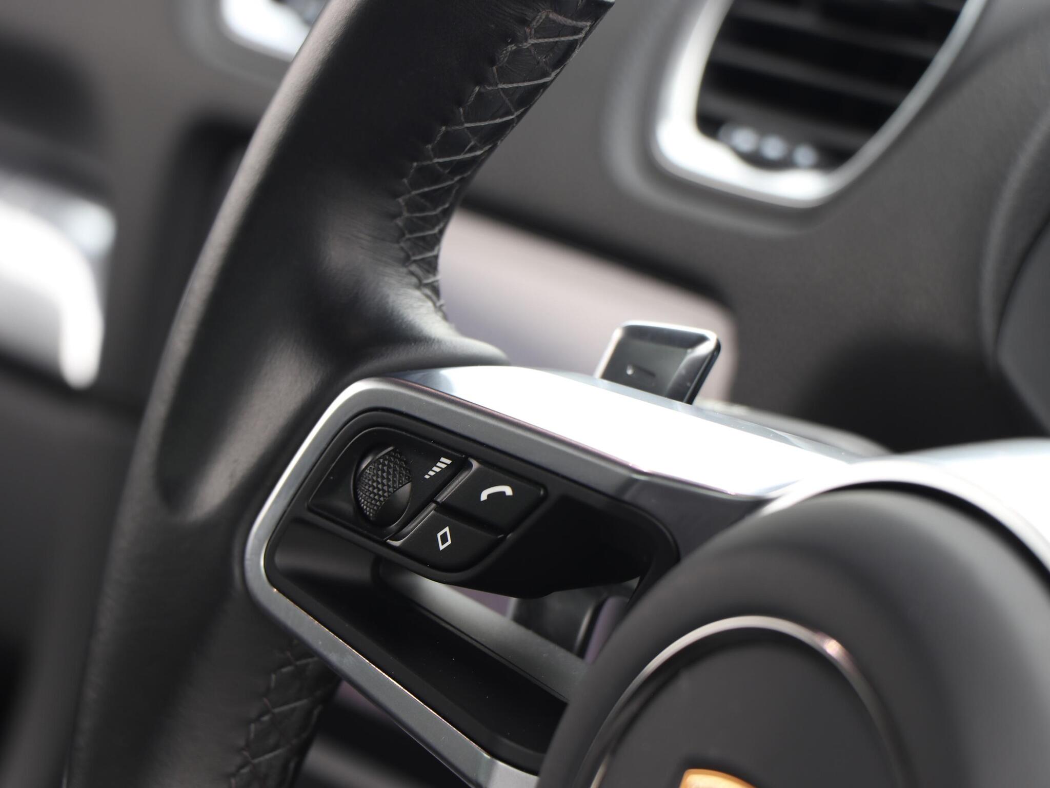 Porsche Cayman view 33