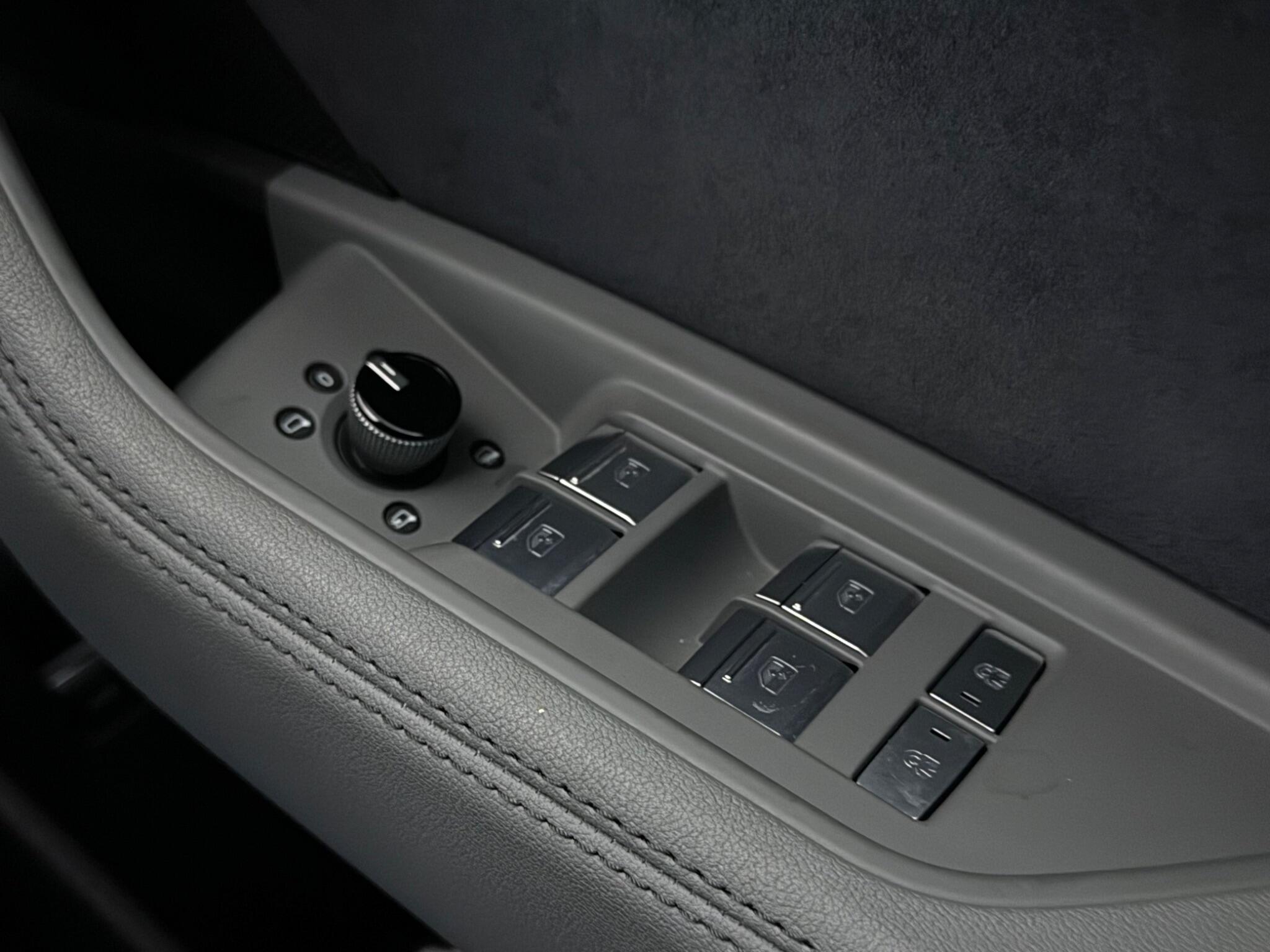 Audi E-Tron view 22