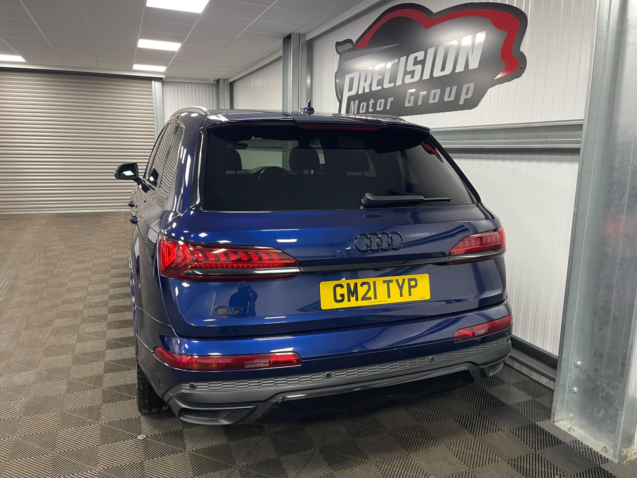 Audi Q7 view 21