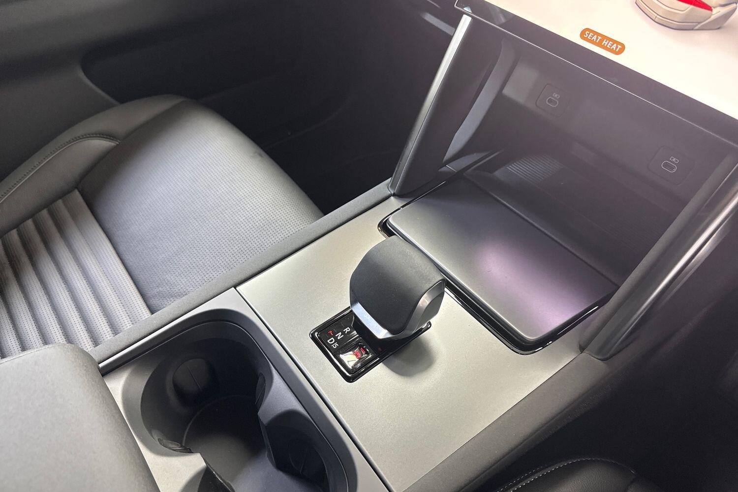 Land Rover Discovery Sport view 13