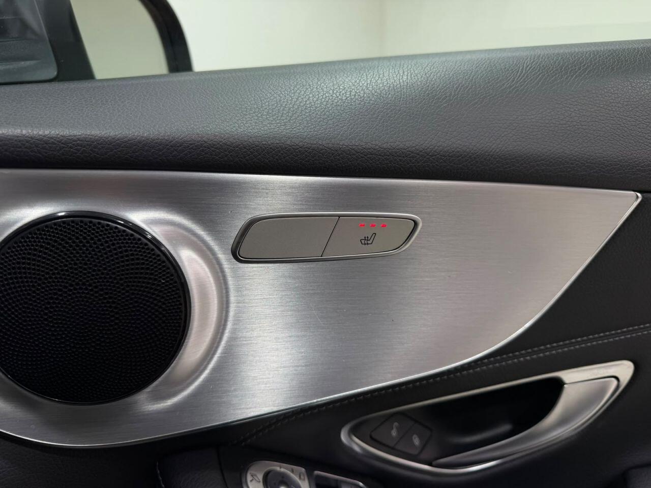 Mercedes-Benz C-Class view 17