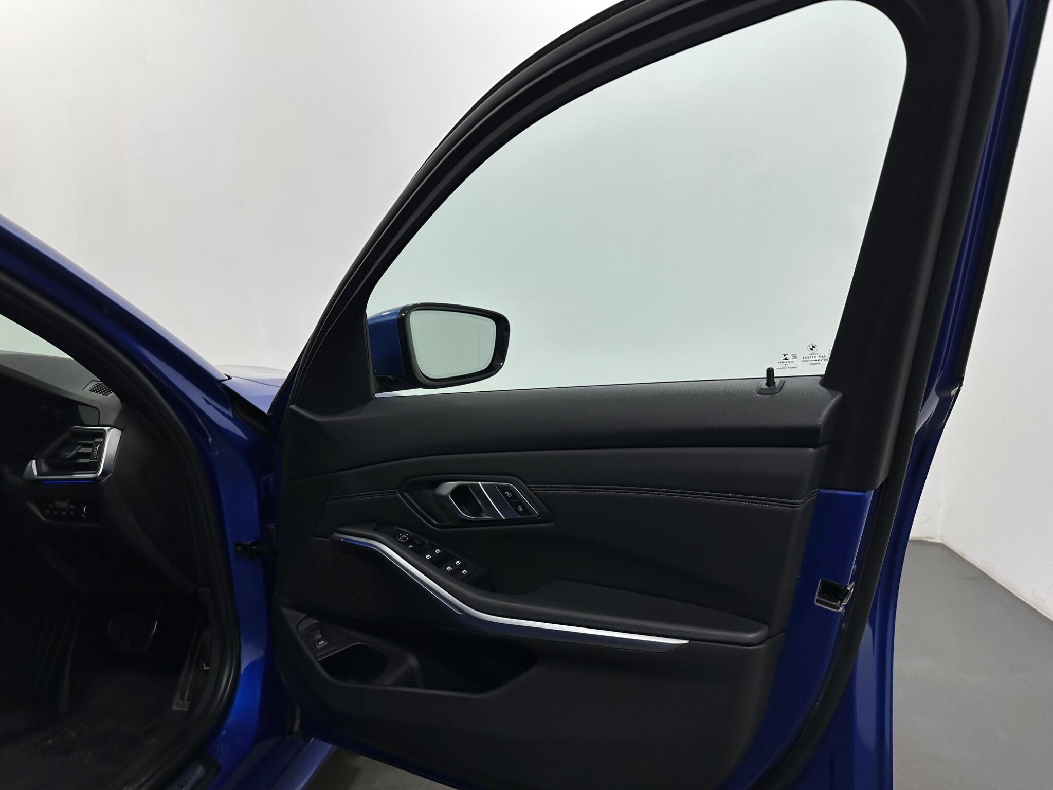 BMW 3 Series view 34