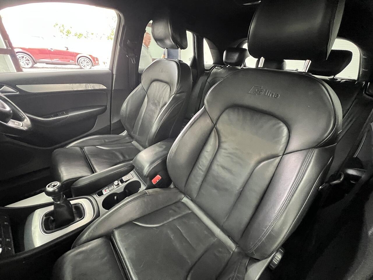 Audi Q3 view 15