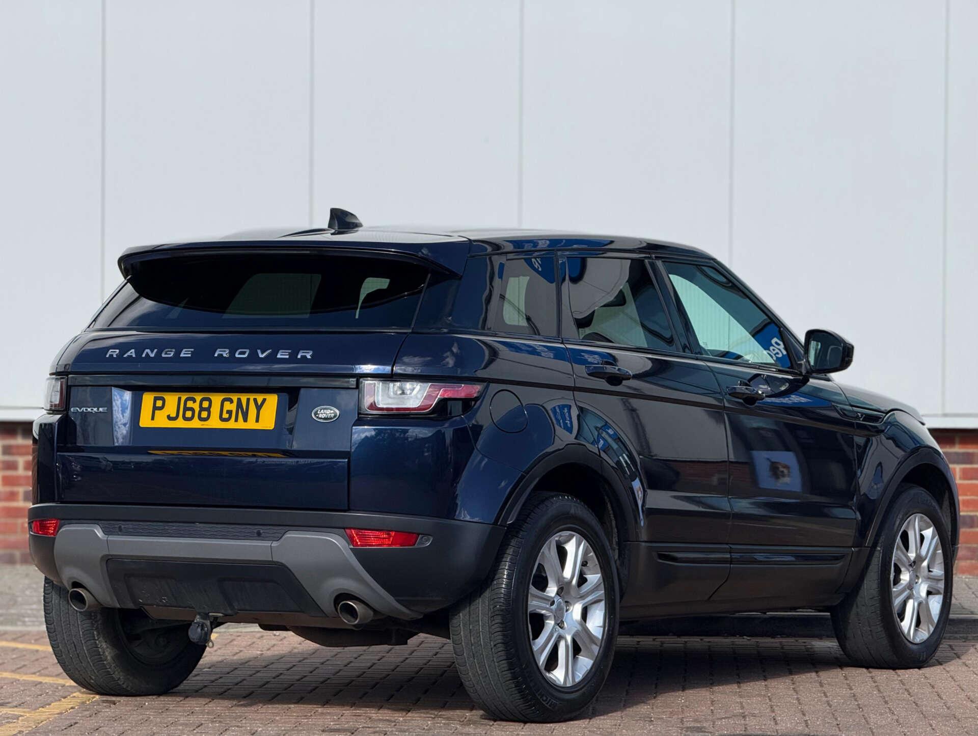 Land Rover Range Rover Evoque view 11