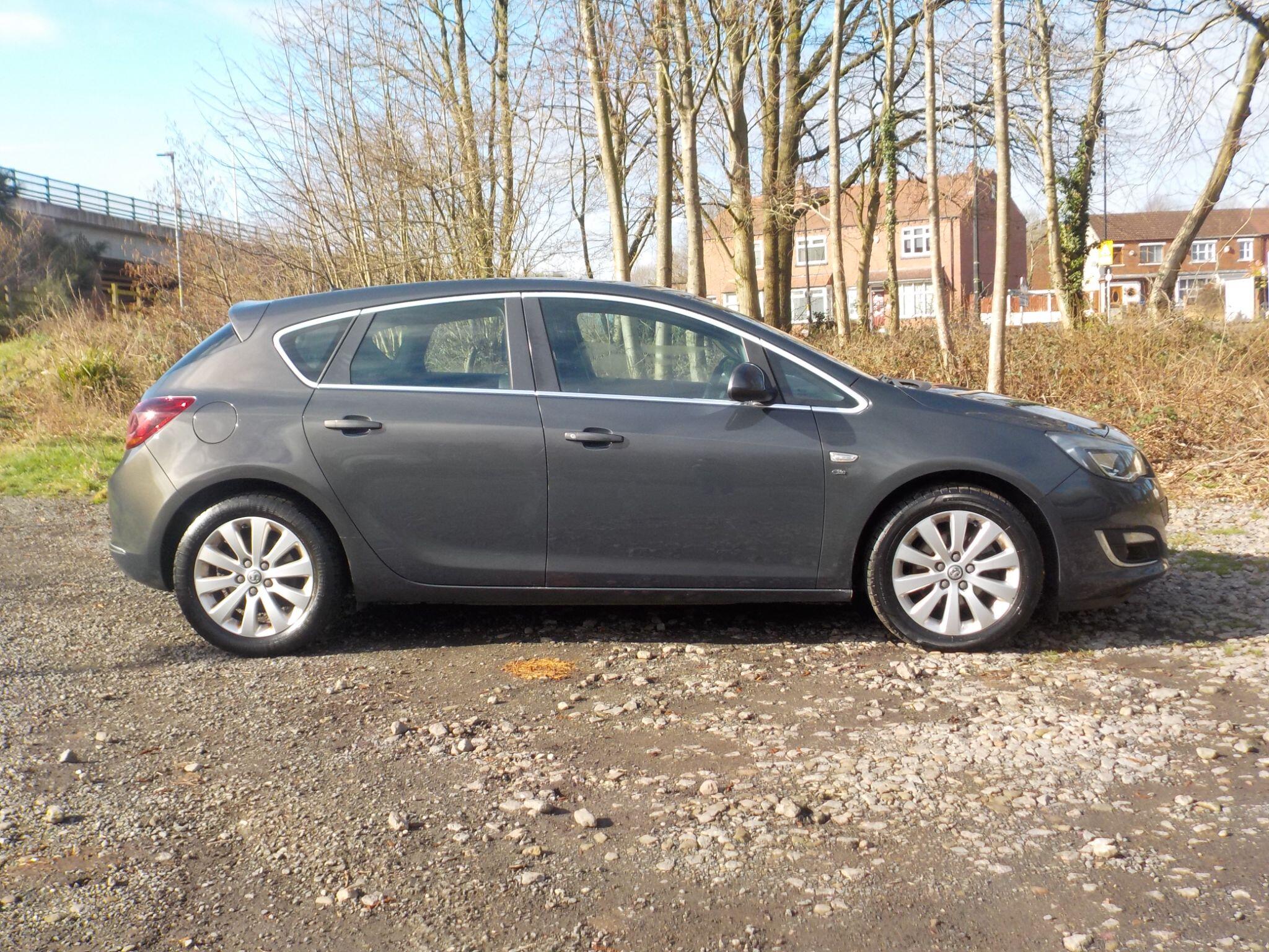 Vauxhall Astra 1.7 CDTi ecoFLEX 99g Elite Euro 5 (s/s) 5dr