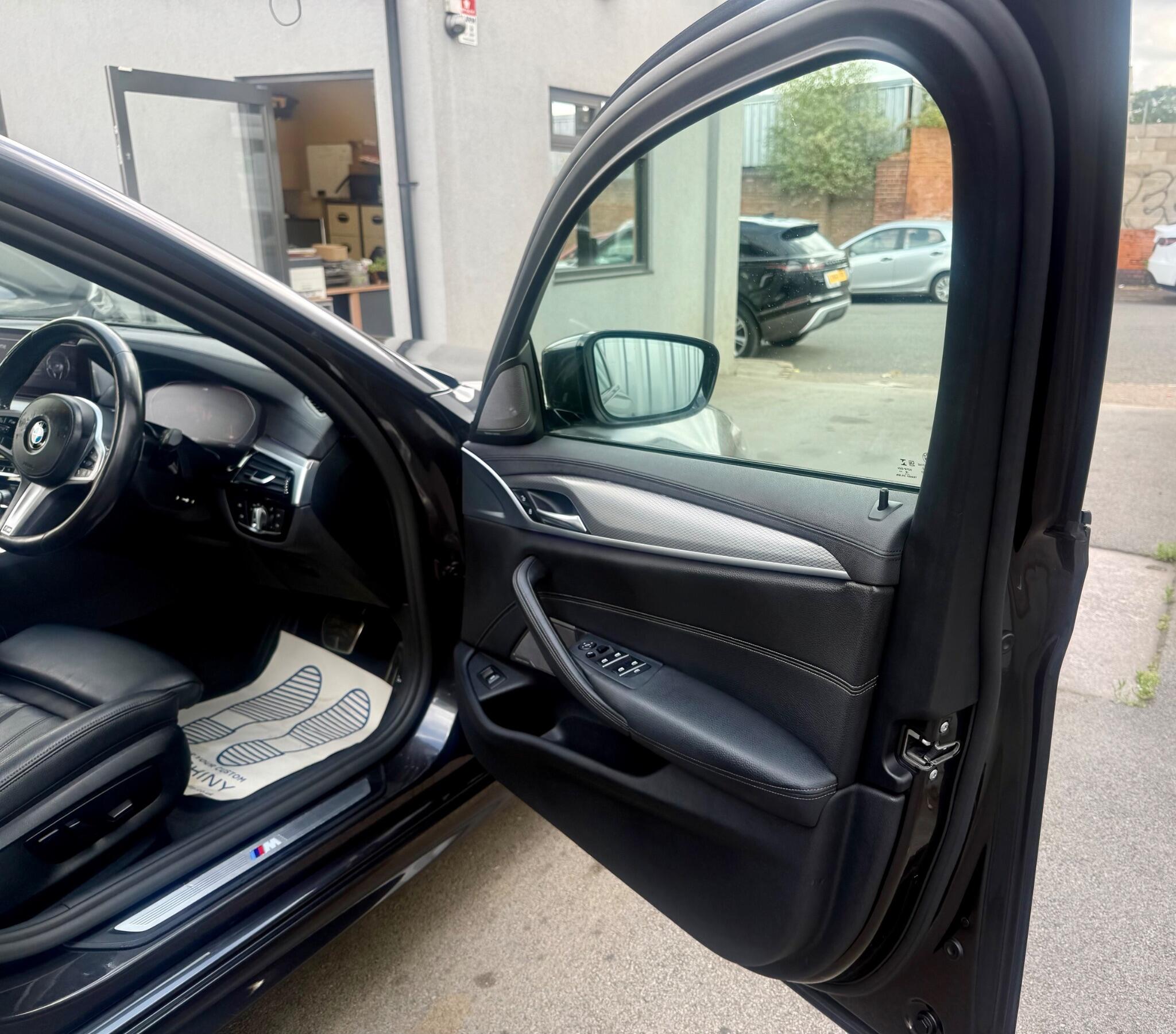 BMW 5 Series view 14