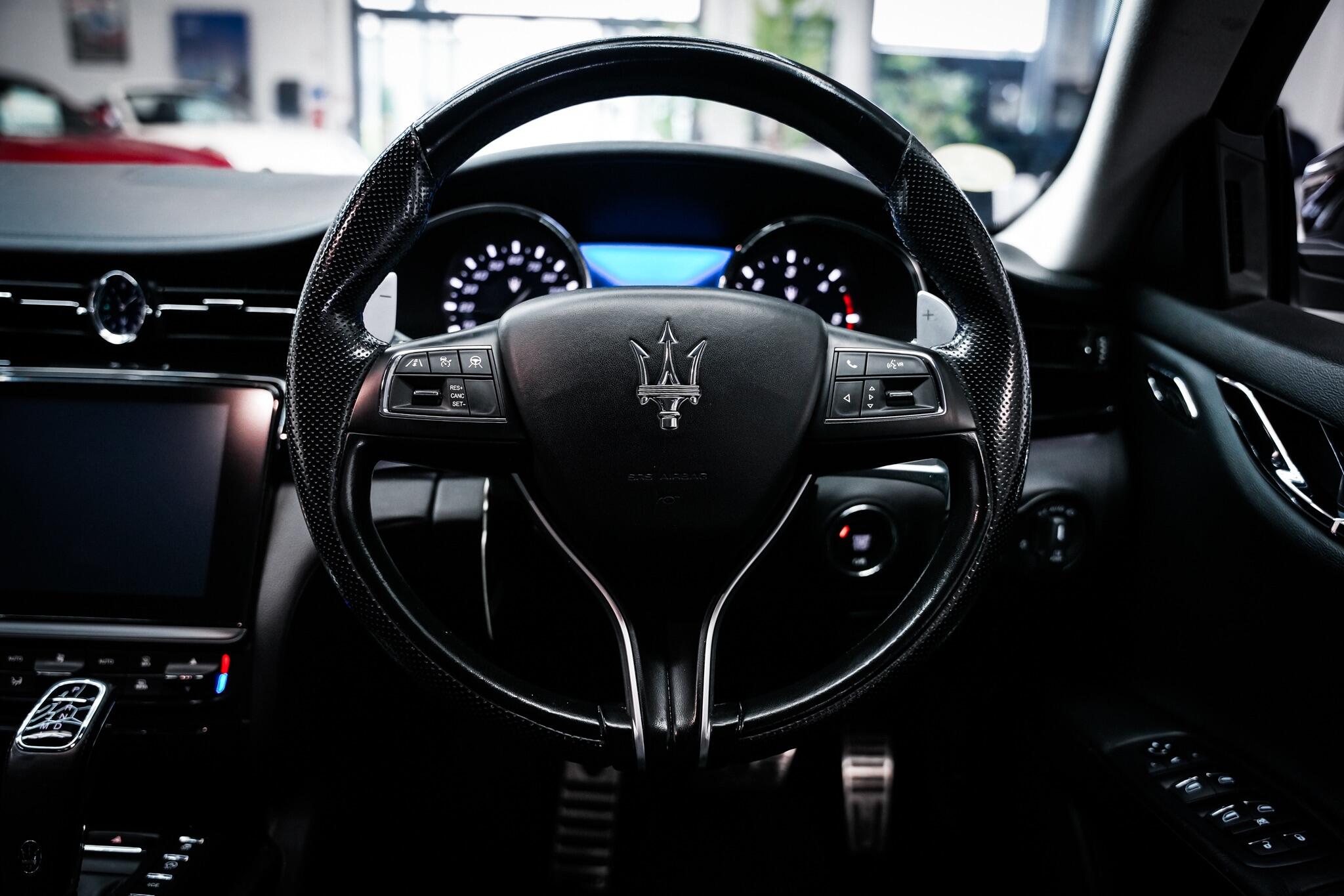 Maserati Quattroporte view 19