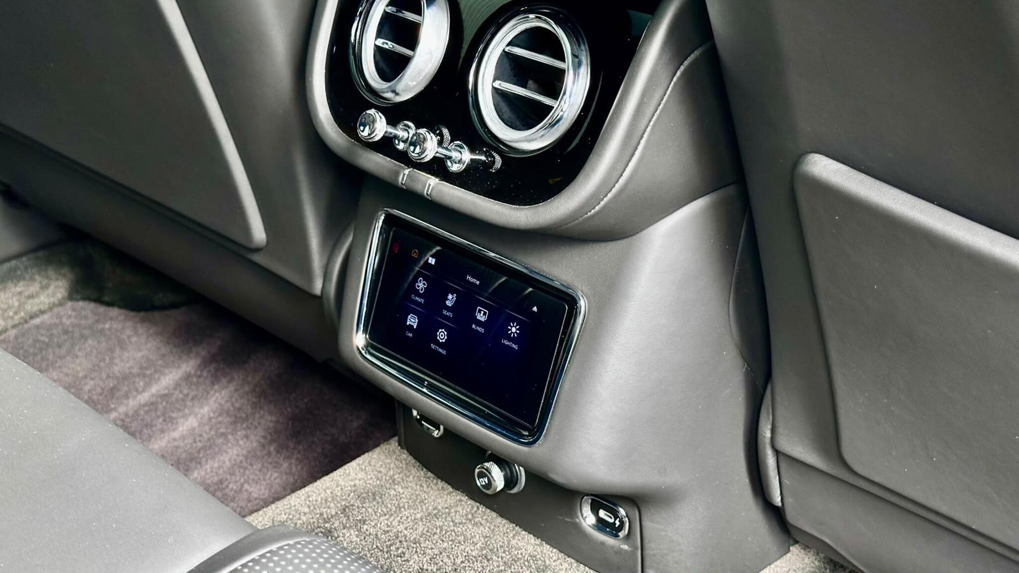 Bentley Bentayga view 34