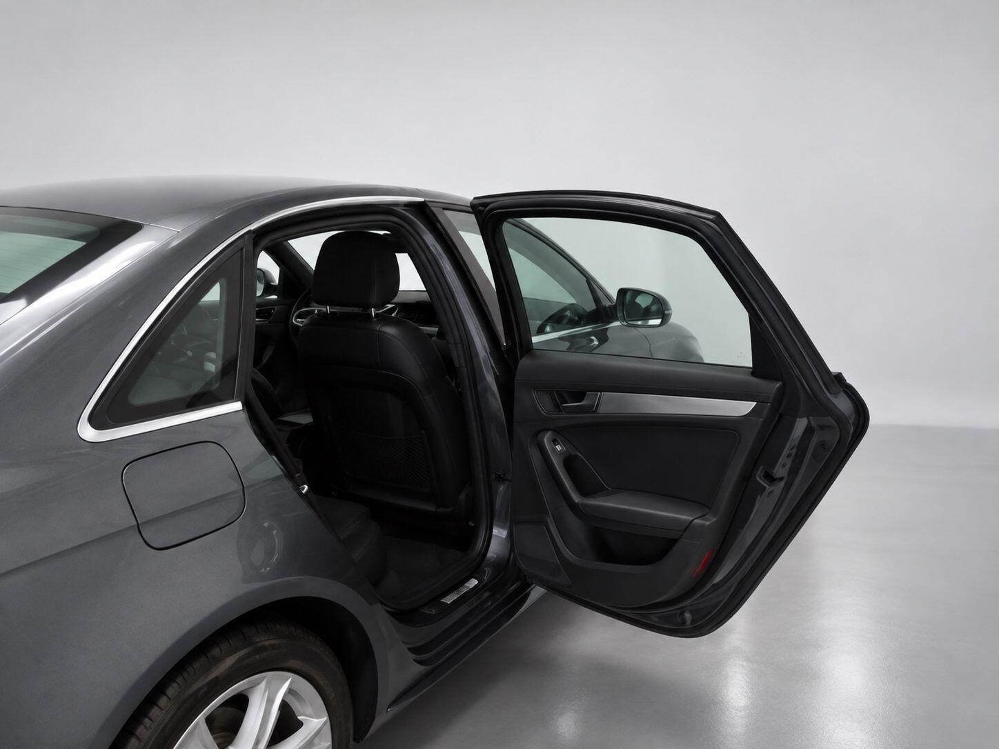Audi A4 view 23