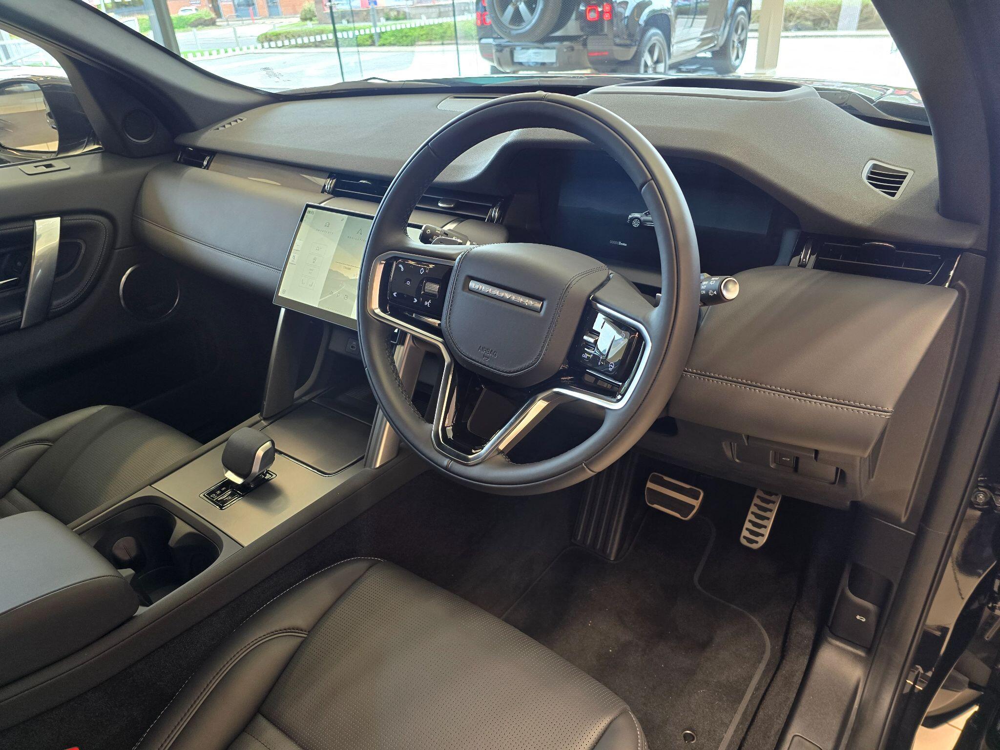 Land Rover Discovery Sport view 14
