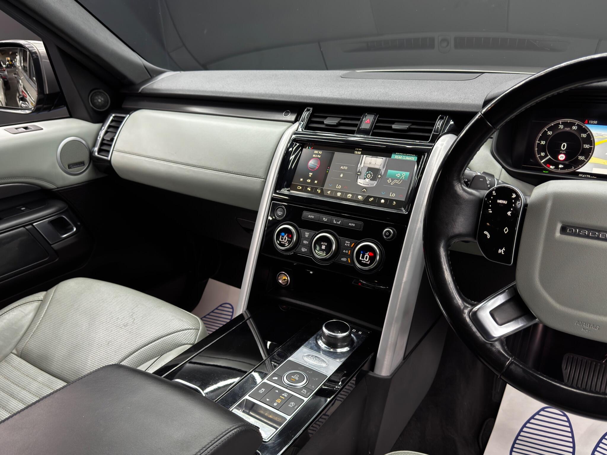 Land Rover Discovery view 24