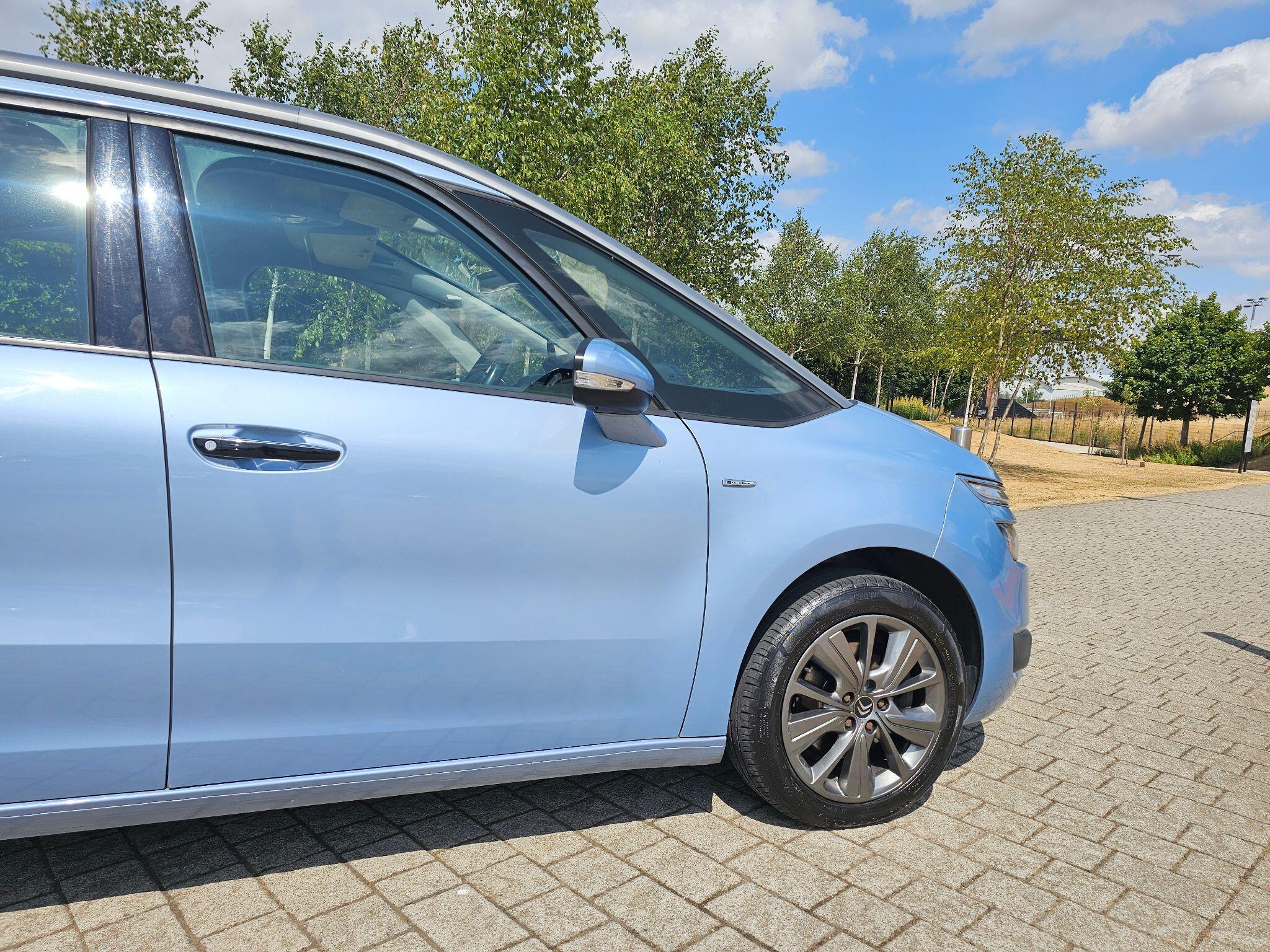 Citroen Grand C4 Picasso view 5